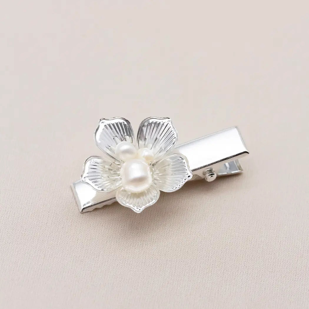 Bridal flower and pearl hair clip set