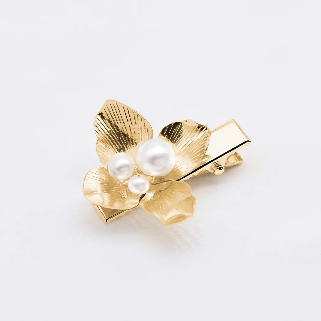 Bridal flower and pearl hair clip set