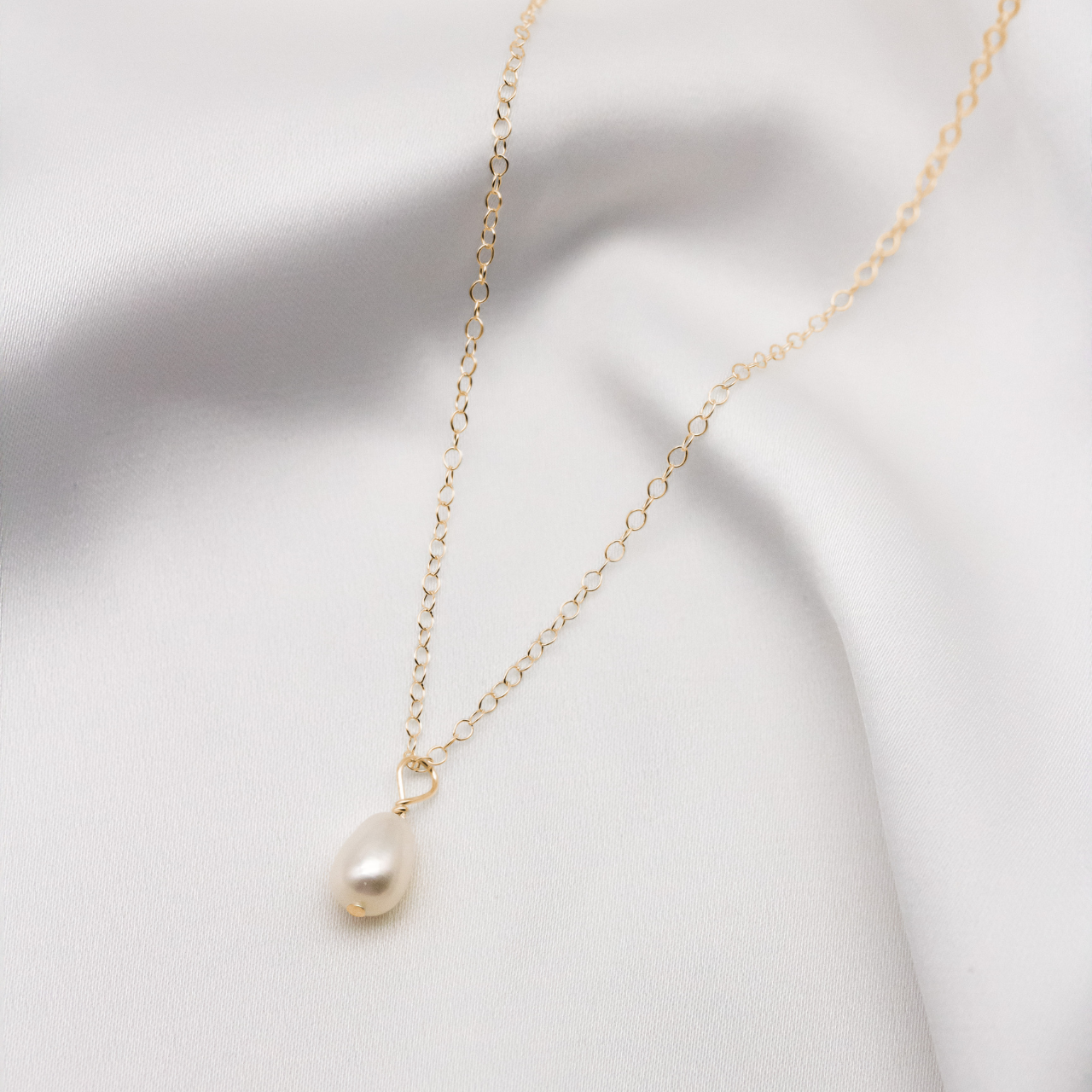 Small Pearl Hoop Earring and Necklace Set - Mini Sia