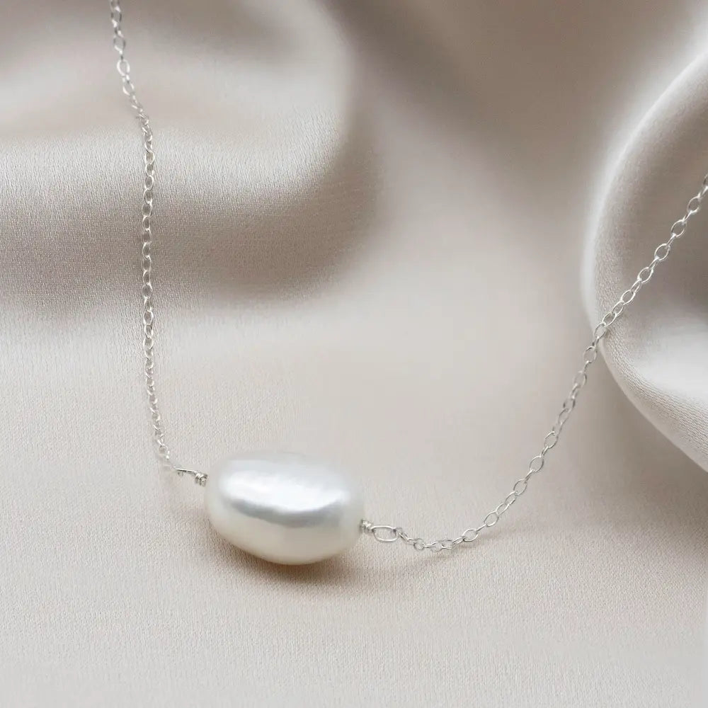 Cara Single Sideways Large Pearl Necklace