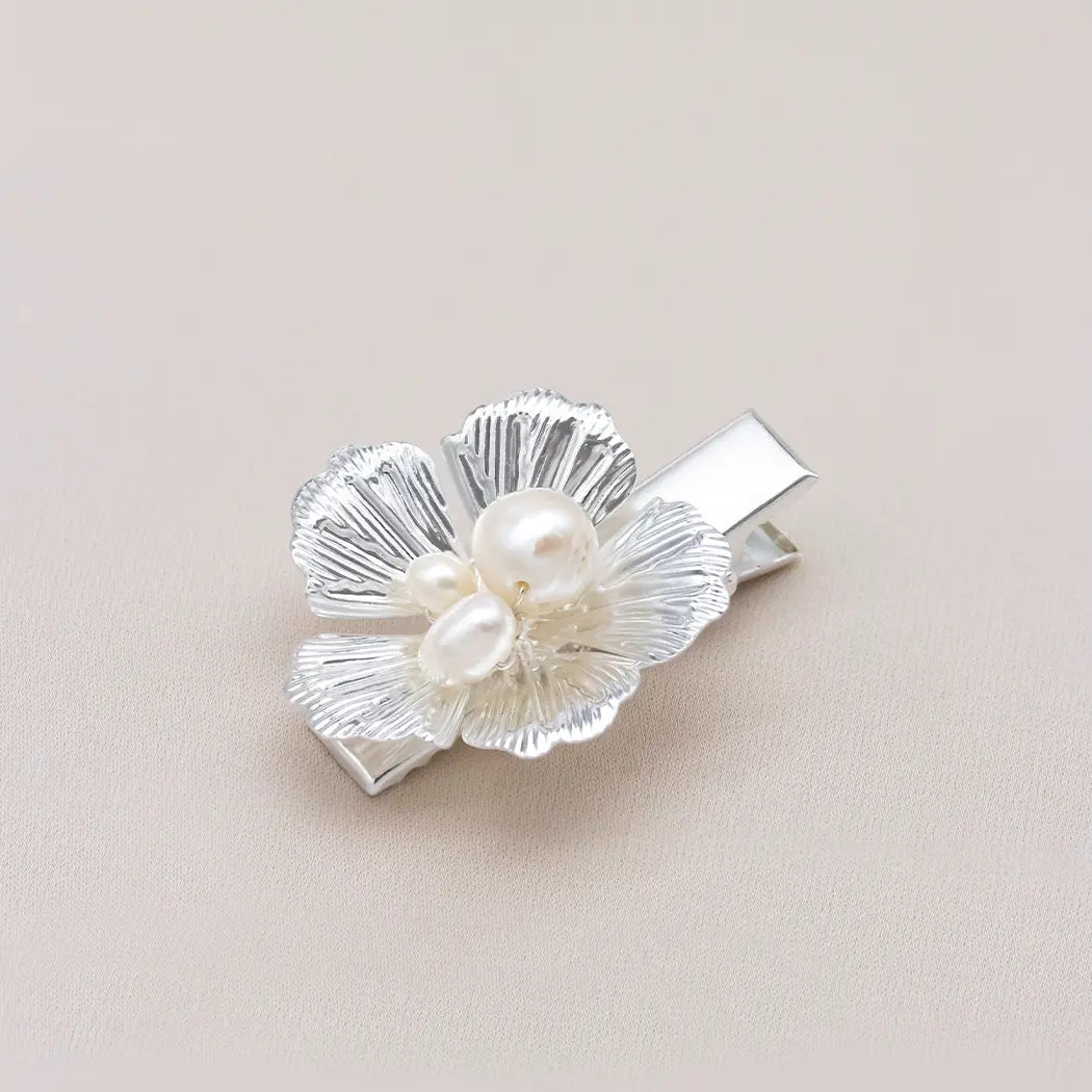 Bridal flower and pearl hair clip set