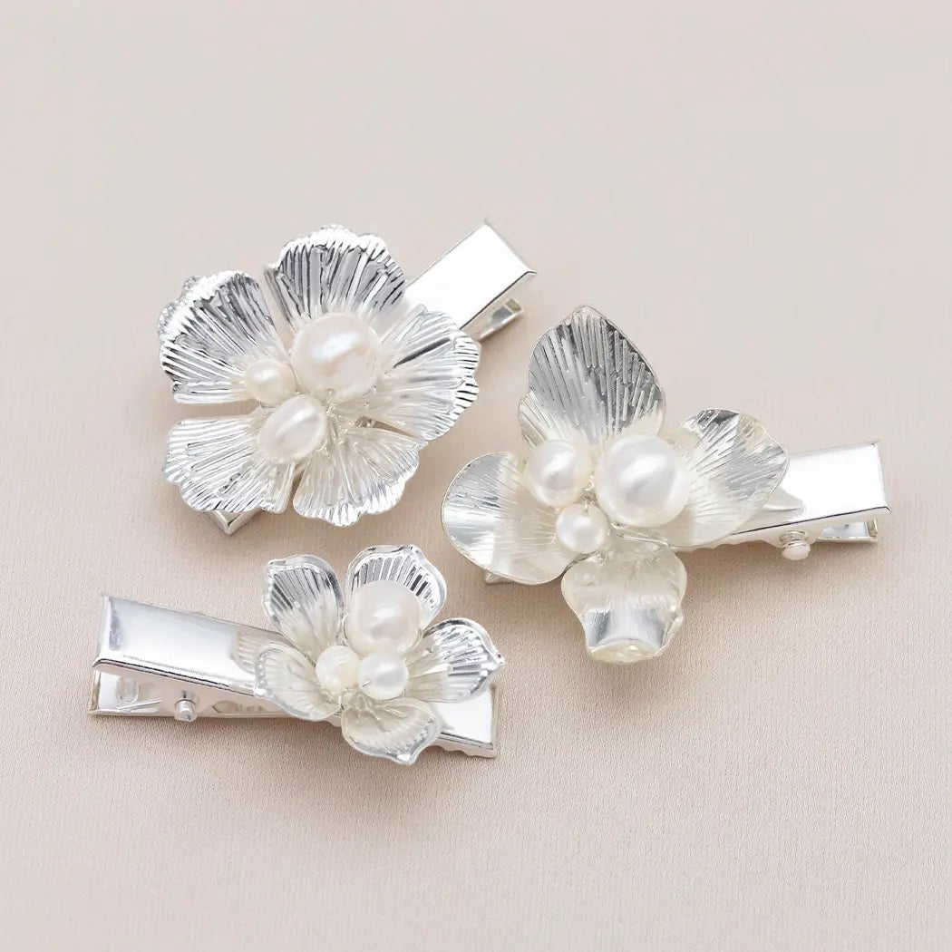 Bridal flower and pearl hair clip set